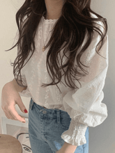 Langärmlige Bluse mit Häkelspitze